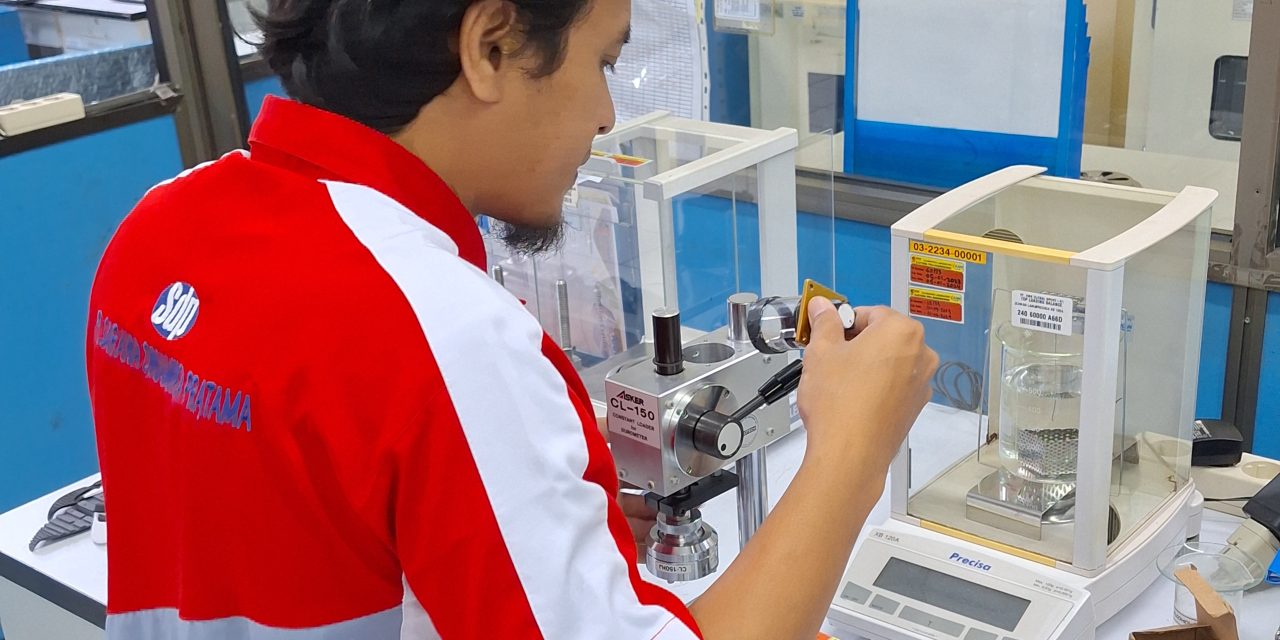 Menginstall Spare Part alat Stand Durometer CL-150, Brand : ASKER – Jepang