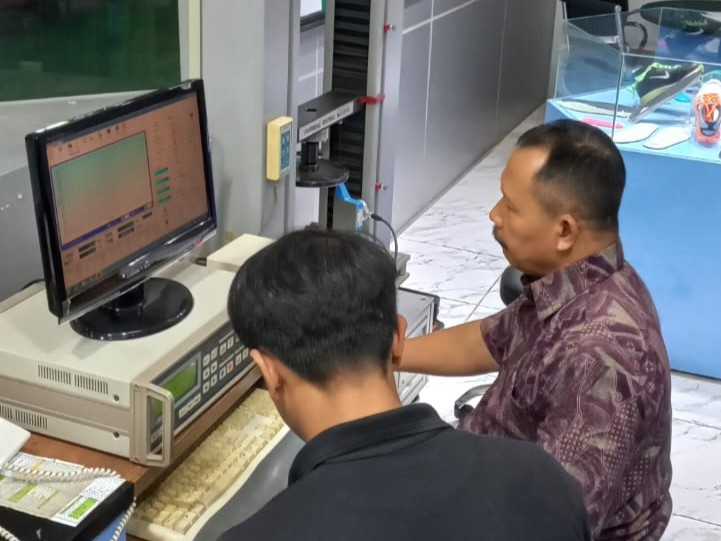 Kalibrasi alat Universal Tensile Machine Brand: ZwickRoell – Germany