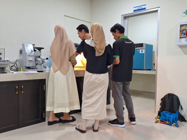 Melakukan pengiriman, Installasi, dan Training alat dari Gotech, Gester dan Memmert
