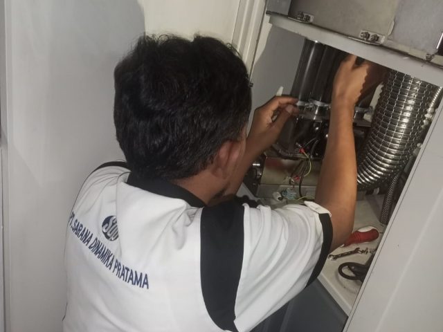 Pemasangan Part dan Maintenance Mesin Atlas Xenotest Alpha +